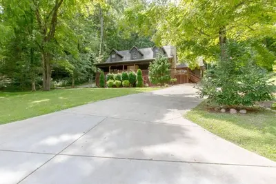 Image de Welcome to peaceful Parkview Hollow, Gated Community 1 mile from lake!