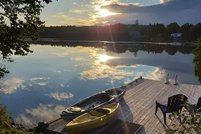 Image de Cozy Lakeside Cottage - Saint John