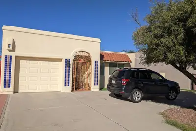 Image de Modern open floor plan 3br house near downtown, street car and Mercado