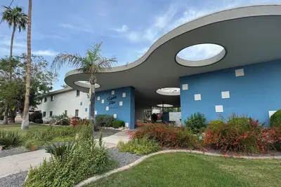 Image de Arts District: Old Town Scottsdale. 2 Br 1st Fl. Disponibilité ouvre en Avril.