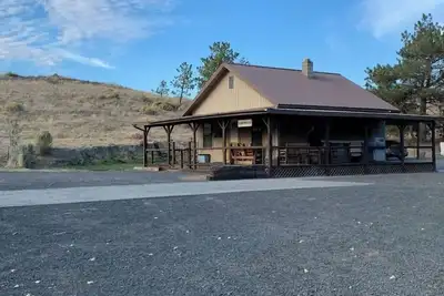 Image de Rustic Cowboy Bunkhouse 🤠