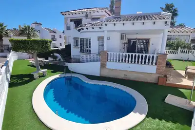 Image de Corner plot villa w/ private pool, mini-golf & sea views. 5 min walk to Plaza!