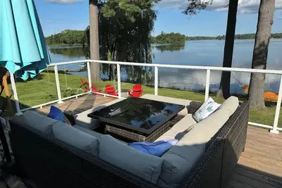 Image de Beautiful Waterfront Cottage on Golden Lake