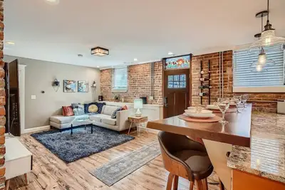 Image de High End & Walkable Congress Park Guest Suite, Steps from Stores & Restaurants!