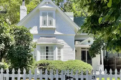 \"The Cottage\" Downtown Denver