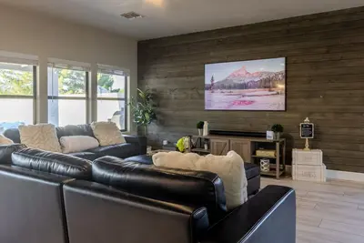 Image de Peoria location is perfect for larger groups heated pool included