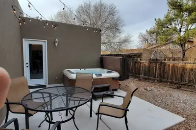 Image de \"SteamPunk\" 2bedroom With Hottub