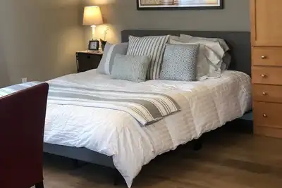 Image de Quiet/Private♥3 Min to Hwy♥Luxury King Bed♥Doggy Door♥Patio♥Hiking♥SaltRiver