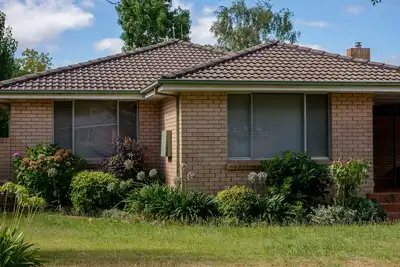 Image de Quiet-2-bedroom residential home with covered park\n