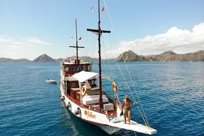 Image de Cruise on gorgeous Indonesian Phinisi Boat