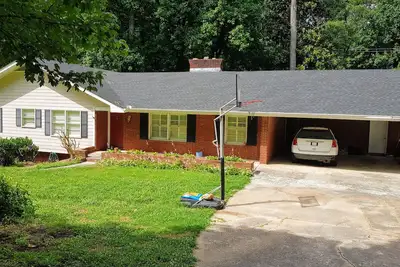 Image de Home\/Office away from Home\/Office! 5 and 5-10 Minutes from CDCand downtown.