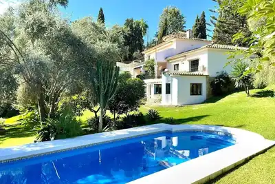 Image de 4 bedroom villa - walking distance to Marbella
