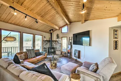 Image de Angel Fire Mtn View Cabin w/ Hot Tub: 2 Mi to Ski