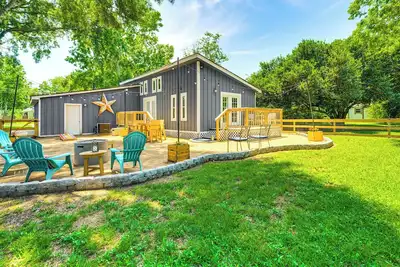 Image de Pet-Friendly Cottage, 3 Blocks to Main St!