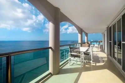 Image de Luxurious 6th floor Oceanfront Condo El Cantil 6cn