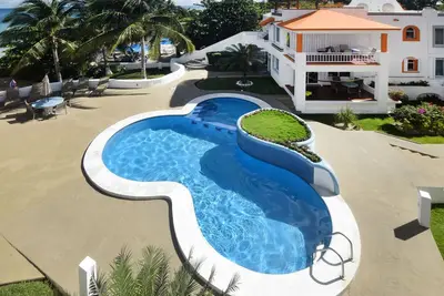 Image de Diver's Paradise! 3 Bdrm True Oceanfront! 2a