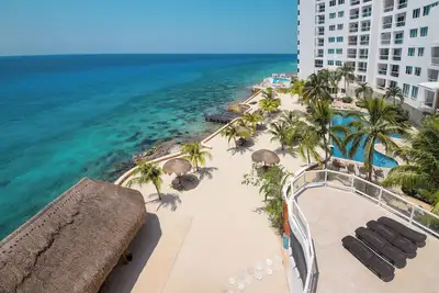 Image de Incredible Oceanview Sunsets at Peninsula Grand 1a