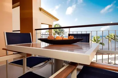 Image de Spacious 1br Beachfront Condo