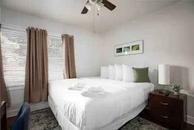 Image de Modern Home, Huge Covered Porch! The Bham Bungalow