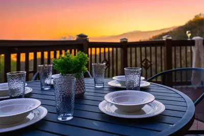 Image de Cozy Cabin | Mtn Views | Hot Tub | Pool Table