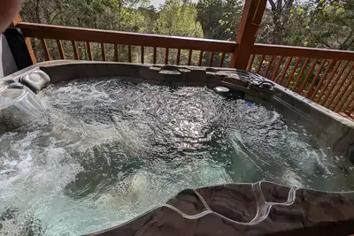 Image de The Den Cozy Rustic Private Cabin