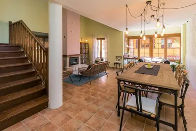 Image de Espectacular casa recién reformada con piscina
