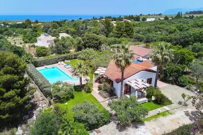 Image de New Charm elegant Villa with exclusive swimming pool