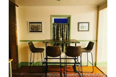 Image de New! ! ! H Street Retreat*** Cowboy Chic Bungalow*****