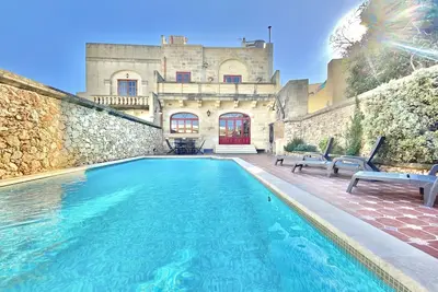 Image de Villa Rossa Gozo ❤ 5 bedroom ensuite w pool & jacuzzi
