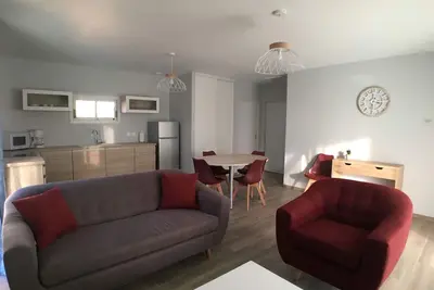 Image de Une Maison Rien Que Pour Vous, Proche De Toutes Commodites!