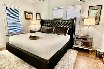 Image de Blossom Haus Retreat: Private, Stylish & Quiet; Farmhouse- Love Pets! 30+Nights