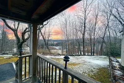 Image de Tranquil Cozy Retreat: Views, Brook, Fire Pit, Ski, Hunter, Windham