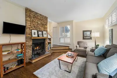 Image de Holdiay Sale! ! Beautifully decorated home close to everything