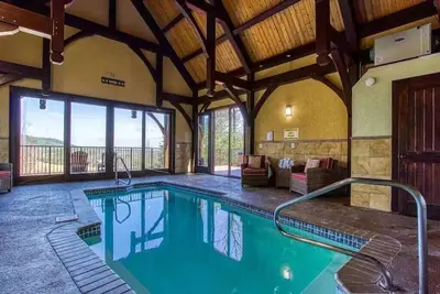 Image de Luxurious Lodge w\/ Views! Indoor Pool! Hot Tub