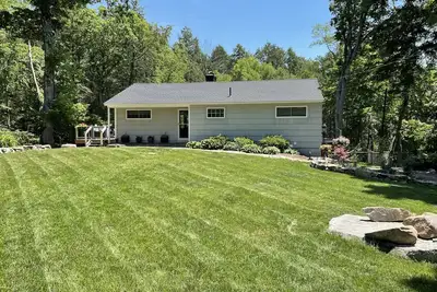 Image de Cozy house with waterfall view!