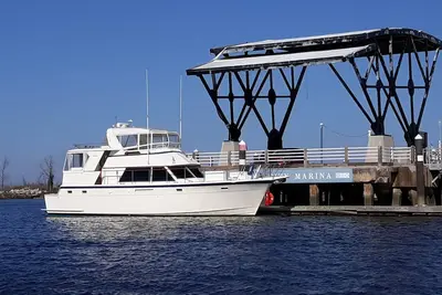 Private Yacht - On The River - In Heart of Downtown