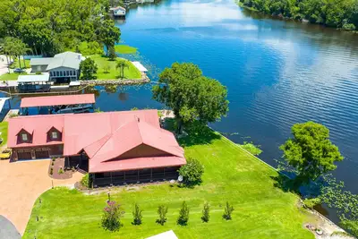 Image de Riverview Lodge-5 bdrm/ 3 bth Big Discounts