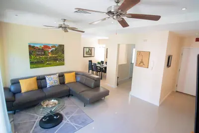 Image de Modern 3 Bed In Gated Community #5