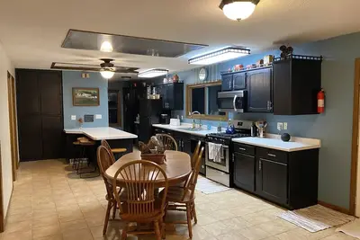 Image de Spacious country home in a peaceful setting. New listing with frequent updates!