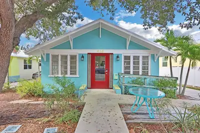 Private, charming home in downtown Stuart