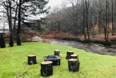 Image de Charming 120-year-old farmhouse by the creek