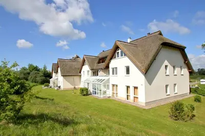 Image de Close to the beach with balcony, use of swimming pool and sauna - Strandhaus Mönchgut FeWo16
