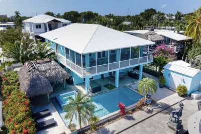 Image de Waterfront, Heated Pool, Spa & 15k lb Boat Lift: Express access to Ocean & Bay!