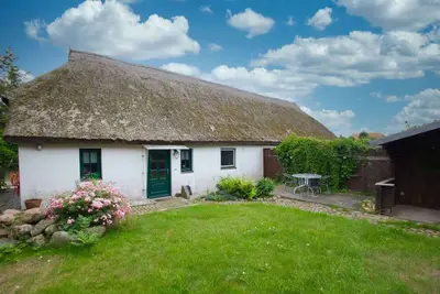 Image de Waterfront house with terrace and garden - Ferienhaus Storchennest Haus R -