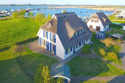 Image de At the sailing harbor, terrace, garden, sea view - vacation home Boddentraum Abendrot -