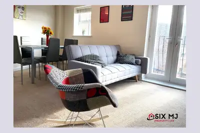 Image de 3 bedroom house with private parking, near Rushden Lakes