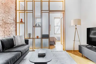Image de Newly renovated Soho 2br on Kenmare Sq, by Blueground