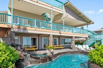 Beach Front Paradise With A/C, Pool & Jet Tub