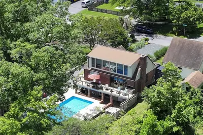 Image de Waterfront Home with Stunning Views, Pool, Pier & Parking Mins to Annapolis