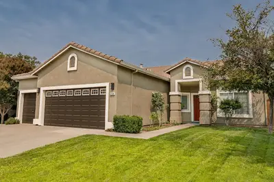 Image de Spacious House in Lincoln (everything is new! )